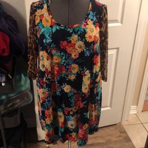 Lilypad Flower Tunic Navy Colorful Pockets